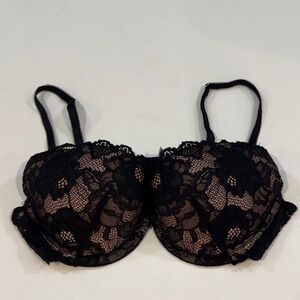 Victoria's Secret Push up Black Lace Bra. Adjustable straps mix size 36B